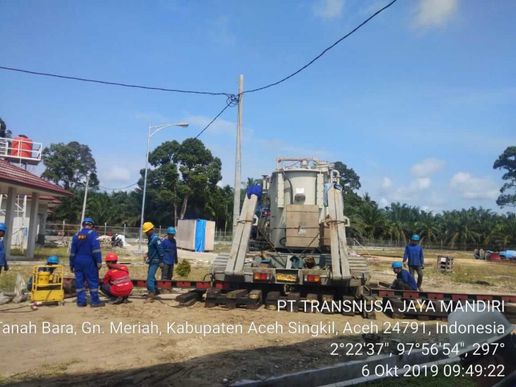 Pemindahan Trafo dan Jacking On Pondasi di Aceh Singkil 02